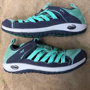 Kids Chaco Outcross 2. Size 3. Mint & Navy